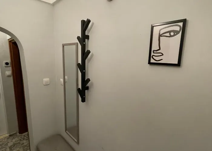 Quiet Comfort Walk Everywhere Apartment *