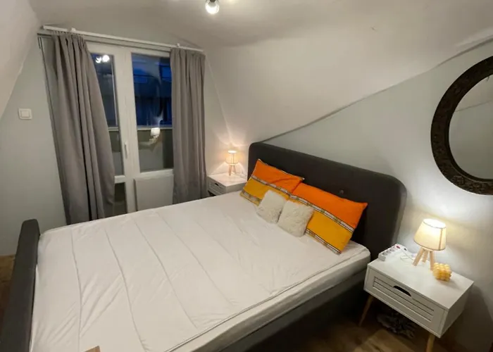 Quiet Comfort Walk Everywhere Apartment *