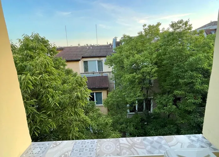 Quiet Comfort Walk Everywhere Apartment *